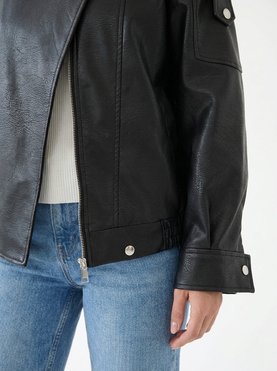 Veste oversize col cheminée simili cuir Noir — détail zip et poignet